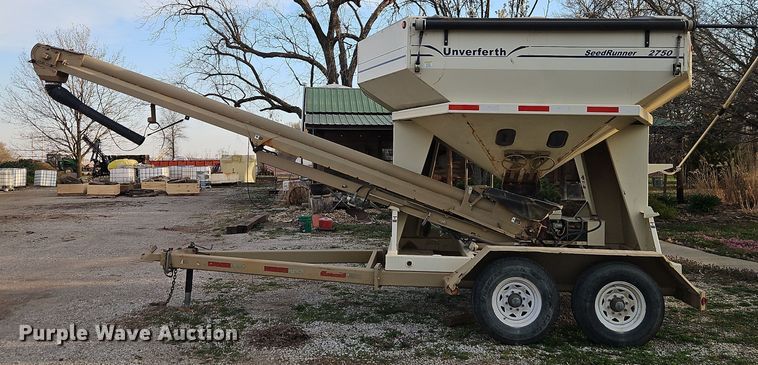 image for item DT7667 Unverferth SeedRunner 2750 seed tender