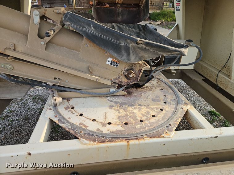 image for item DT7667 Unverferth SeedRunner 2750 seed tender