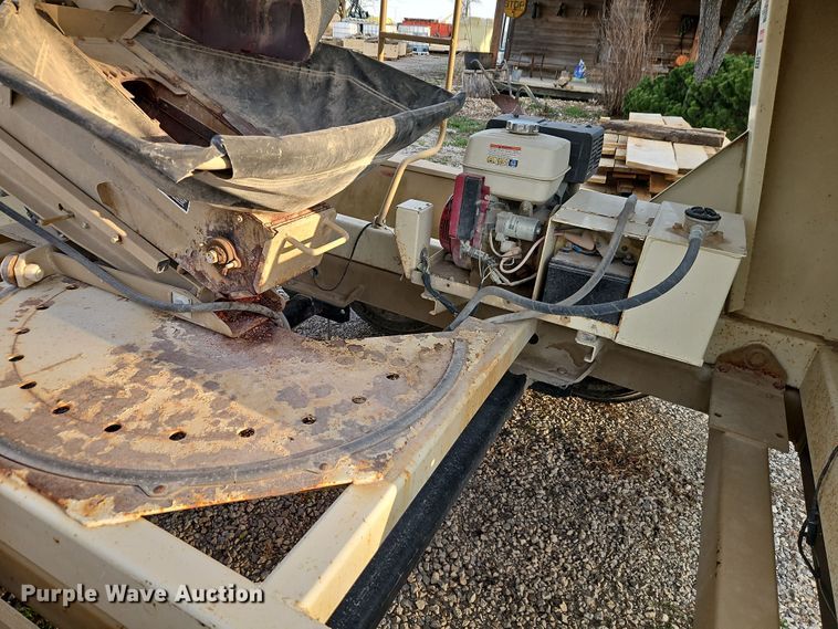 image for item DT7667 Unverferth SeedRunner 2750 seed tender