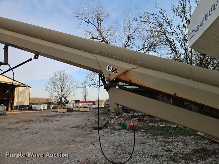 image for item DT7667 Unverferth SeedRunner 2750 seed tender