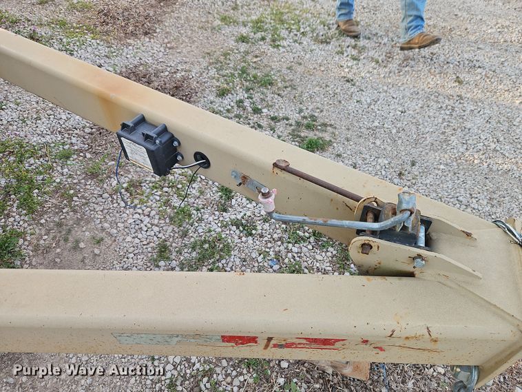 image for item DT7667 Unverferth SeedRunner 2750 seed tender