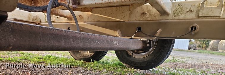 image for item DT7667 Unverferth SeedRunner 2750 seed tender