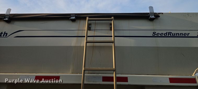 image for item DT7667 Unverferth SeedRunner 2750 seed tender