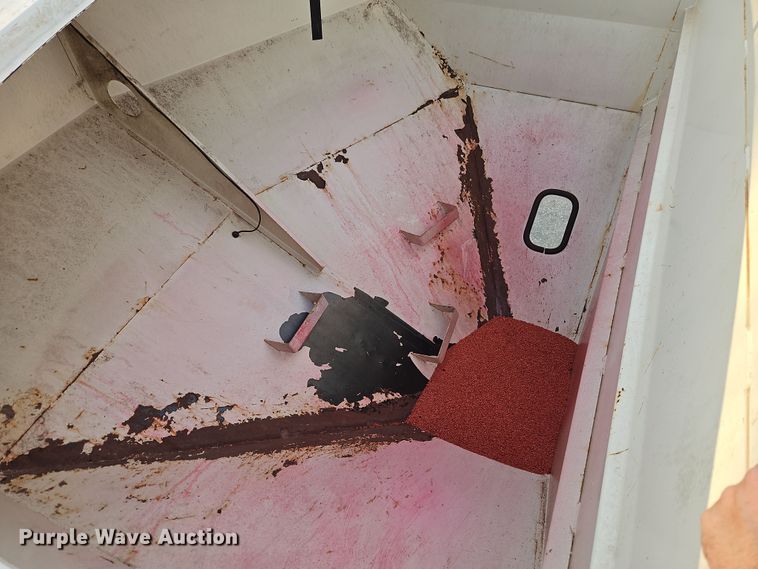 image for item DT7667 Unverferth SeedRunner 2750 seed tender