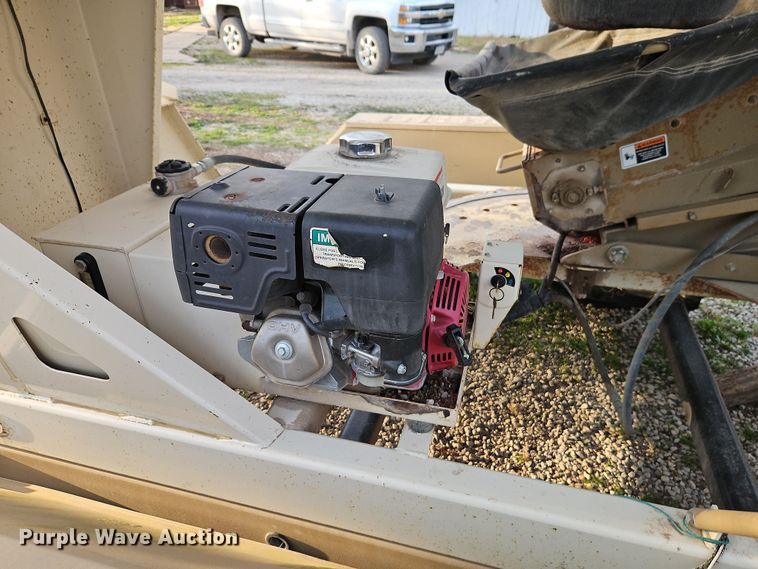 image for item DT7667 Unverferth SeedRunner 2750 seed tender