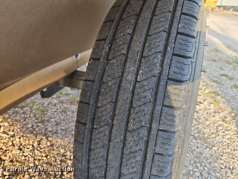 image for item DT7667 Unverferth SeedRunner 2750 seed tender