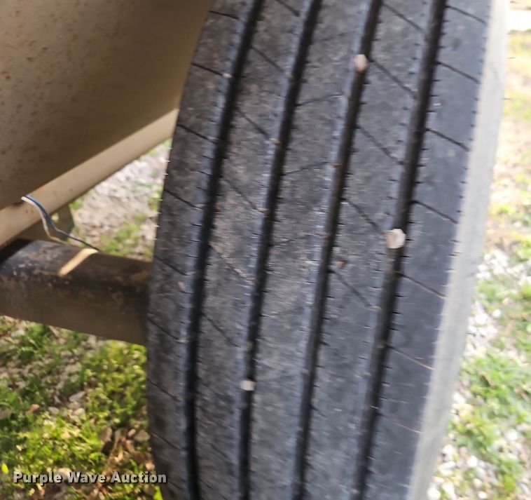 image for item DT7667 Unverferth SeedRunner 2750 seed tender