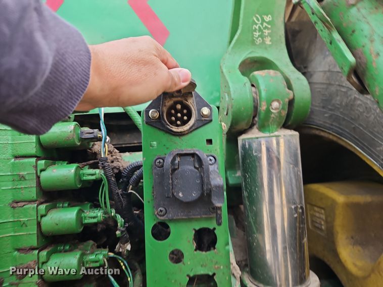 image for item DT7669 2006 John Deere 8430 MFWD tractor