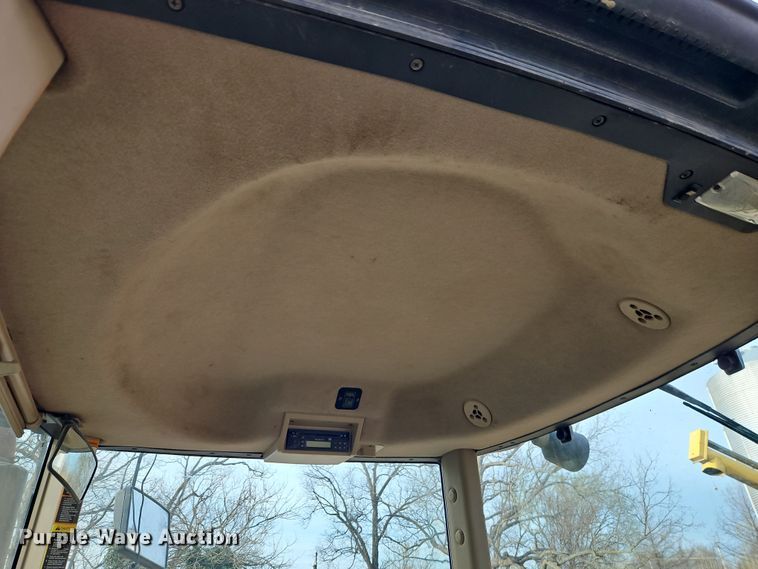 image for item DT7669 2006 John Deere 8430 MFWD tractor