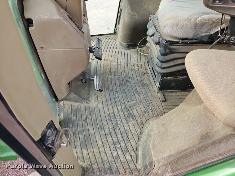 image for item DT7669 2006 John Deere 8430 MFWD tractor