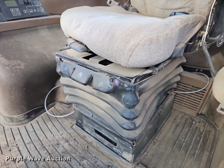 image for item DT7669 2006 John Deere 8430 MFWD tractor