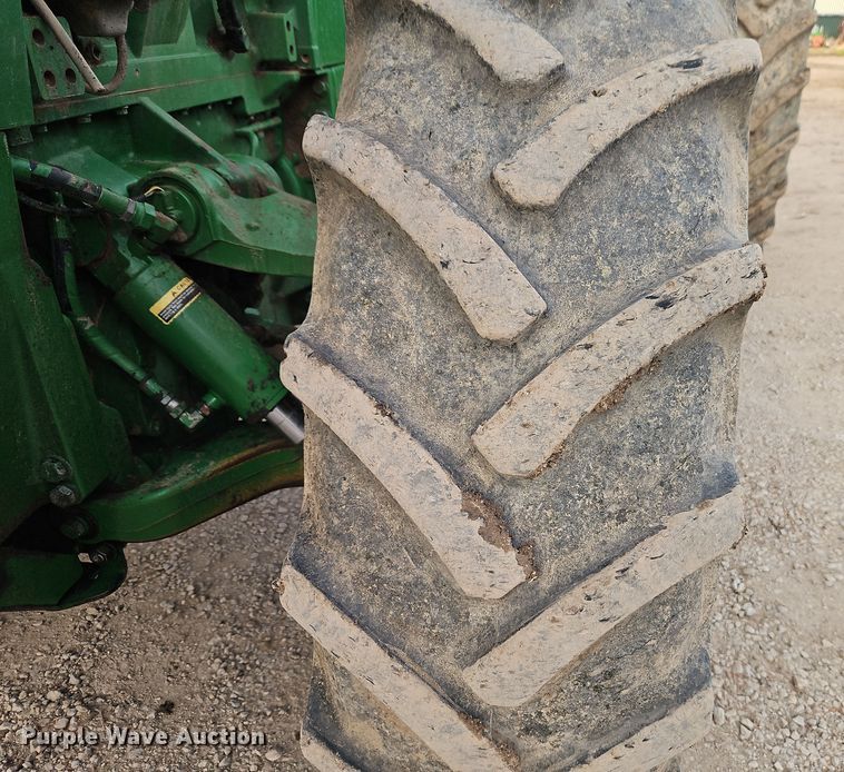 image for item DT7669 2006 John Deere 8430 MFWD tractor