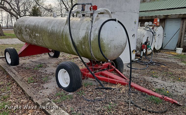 image for item DT7672 Fuel tank trailer