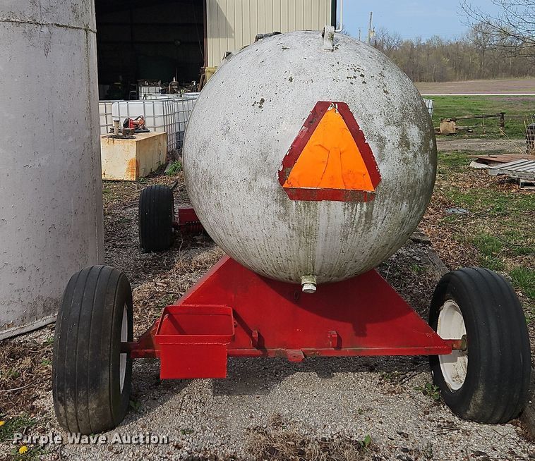 image for item DT7672 Fuel tank trailer