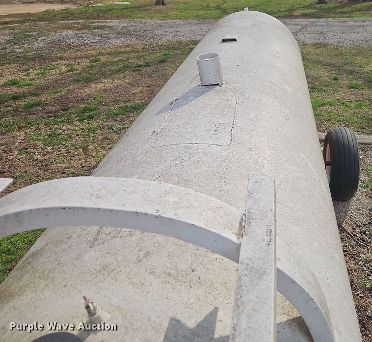 image for item DT7672 Fuel tank trailer