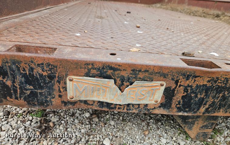 image for item DT7676 Midwest flatbed