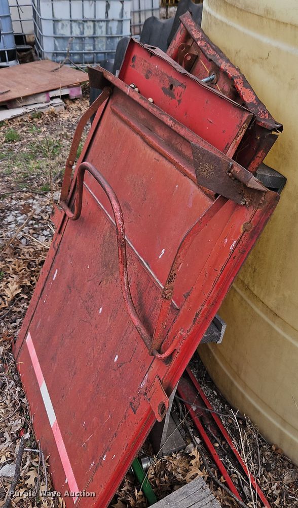 image for item DT7676 Midwest flatbed