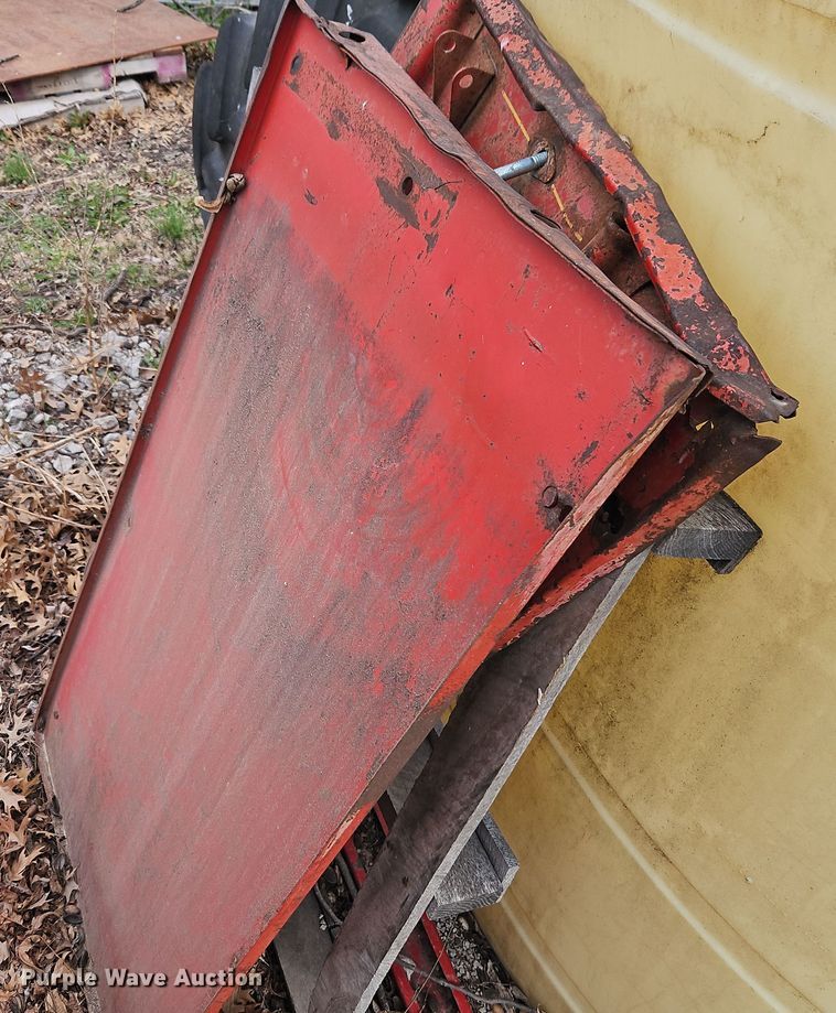 image for item DT7676 Midwest flatbed