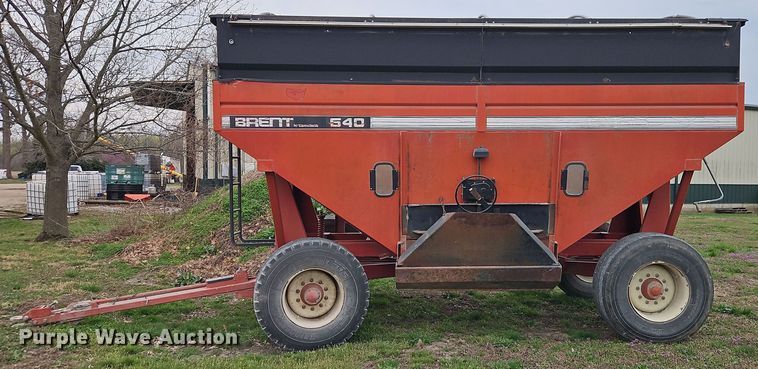 image for item DT7677 Brent GT-640 gravity wagon