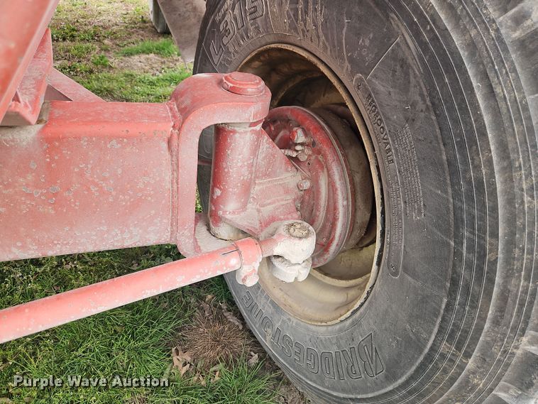 image for item DT7677 Brent GT-640 gravity wagon