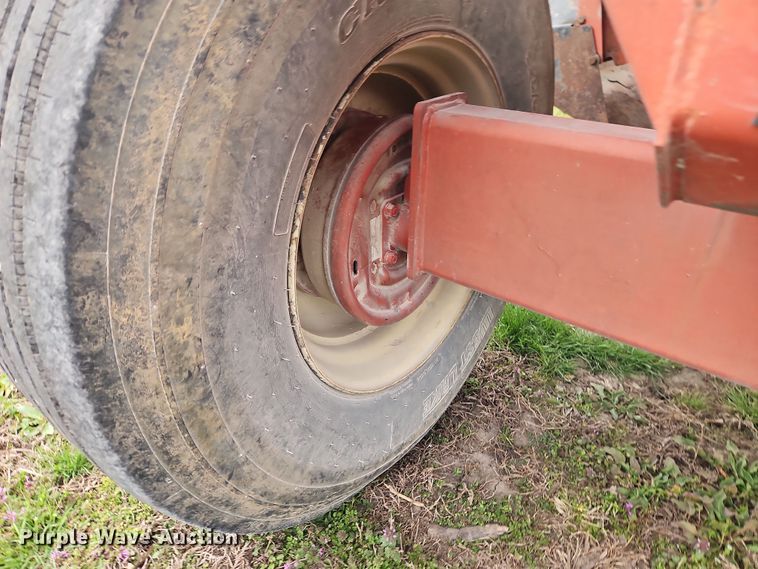 image for item DT7677 Brent GT-640 gravity wagon