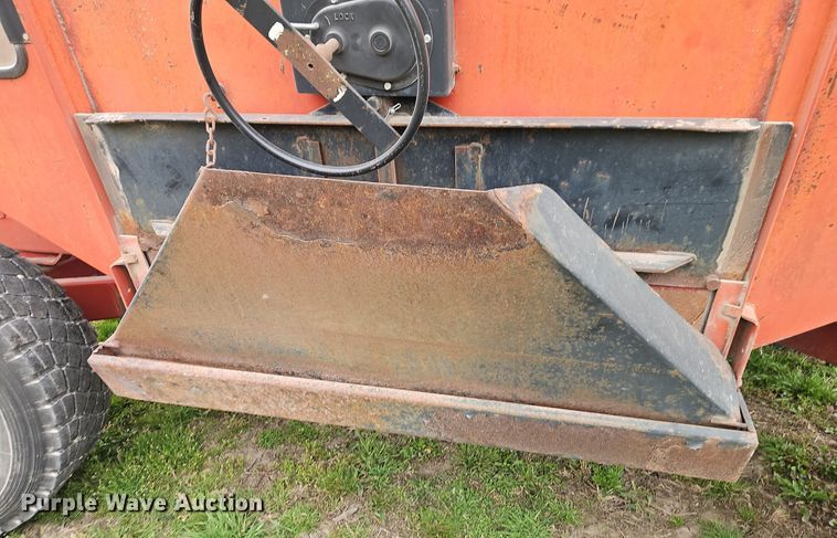 image for item DT7677 Brent GT-640 gravity wagon