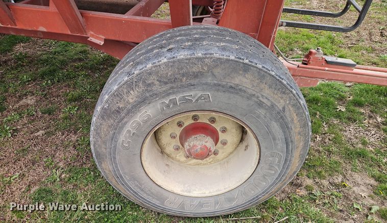 image for item DT7677 Brent GT-640 gravity wagon