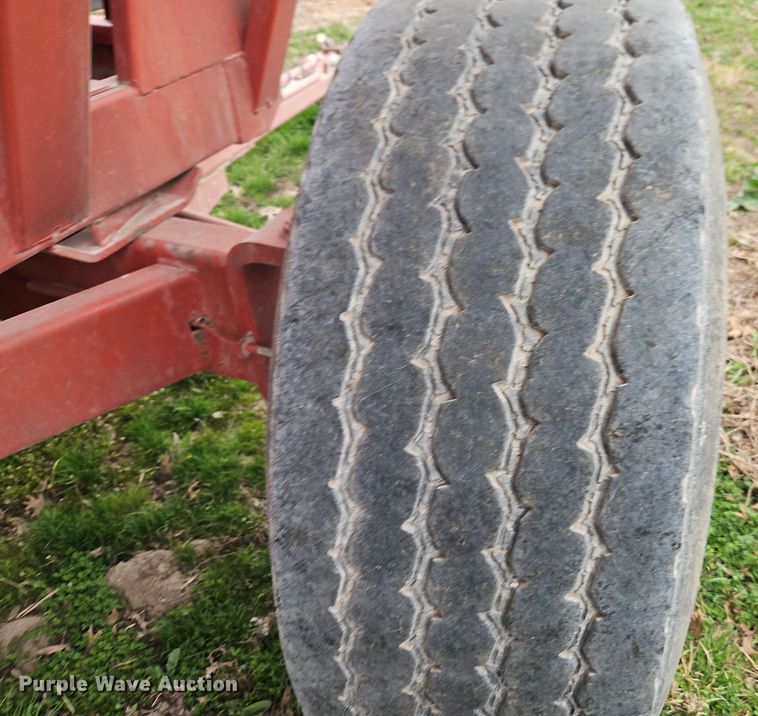 image for item DT7677 Brent GT-640 gravity wagon