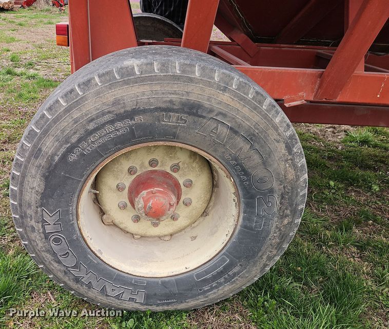 image for item DT7677 Brent GT-640 gravity wagon