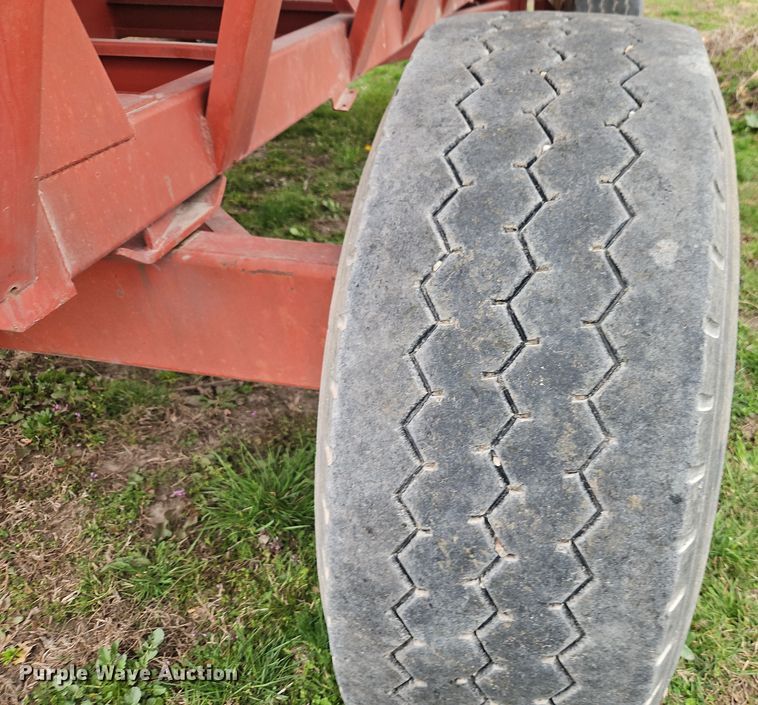 image for item DT7677 Brent GT-640 gravity wagon