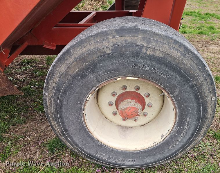 image for item DT7677 Brent GT-640 gravity wagon