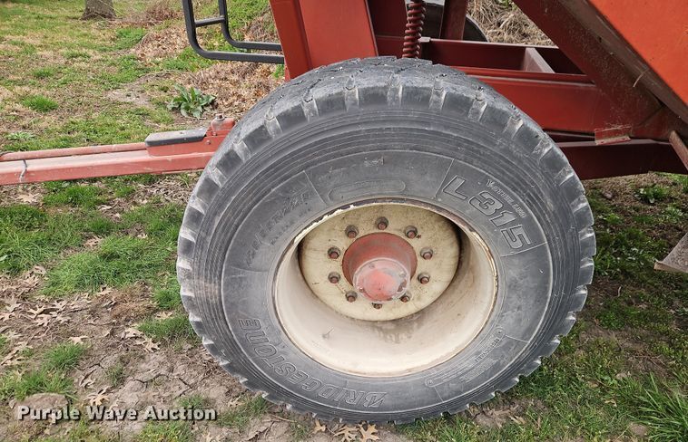 image for item DT7677 Brent GT-640 gravity wagon