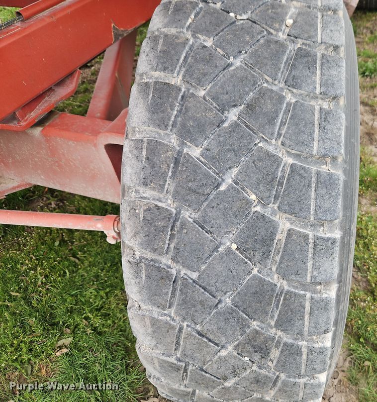 image for item DT7677 Brent GT-640 gravity wagon