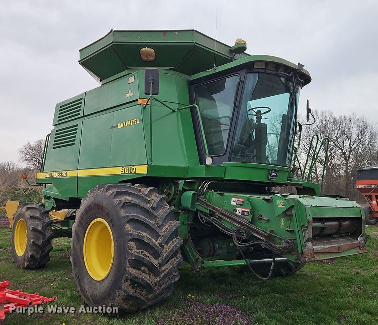 image for item DT7679 1998 John Deere 9610 RWA combine