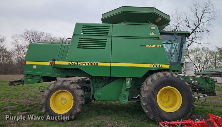 image for item DT7679 1998 John Deere 9610 RWA combine