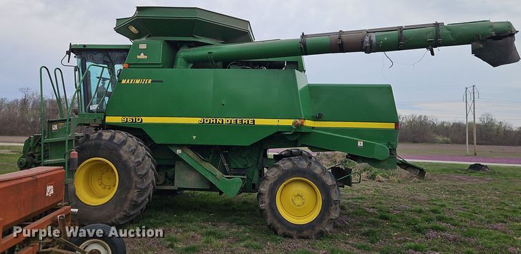 image for item DT7679 1998 John Deere 9610 RWA combine