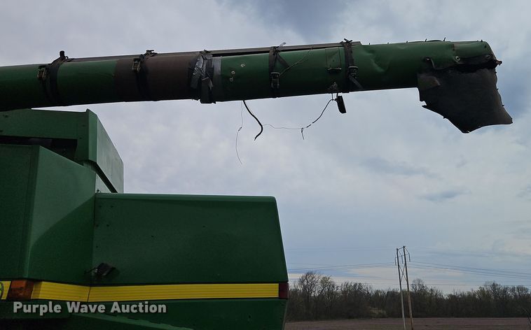 image for item DT7679 1998 John Deere 9610 RWA combine