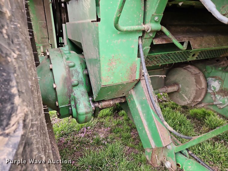 image for item DT7679 1998 John Deere 9610 RWA combine