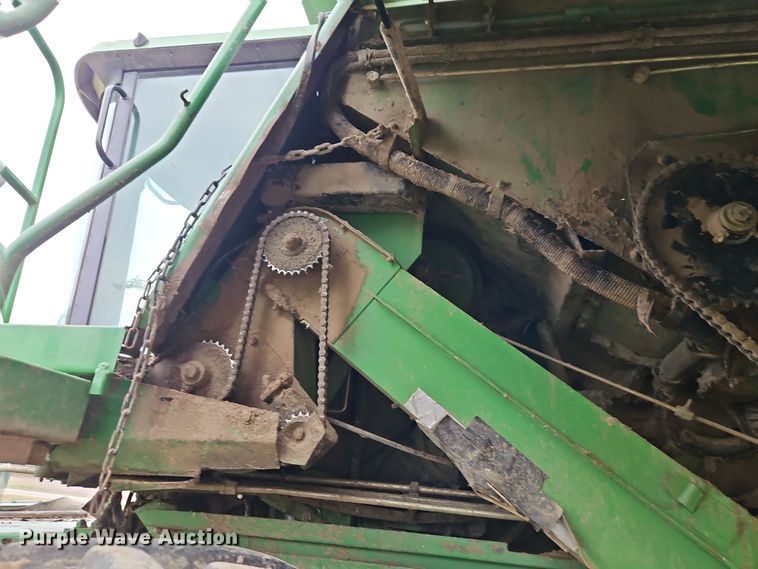 image for item DT7679 1998 John Deere 9610 RWA combine