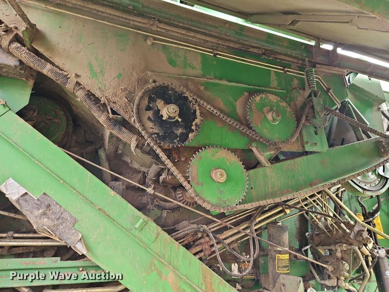 image for item DT7679 1998 John Deere 9610 RWA combine
