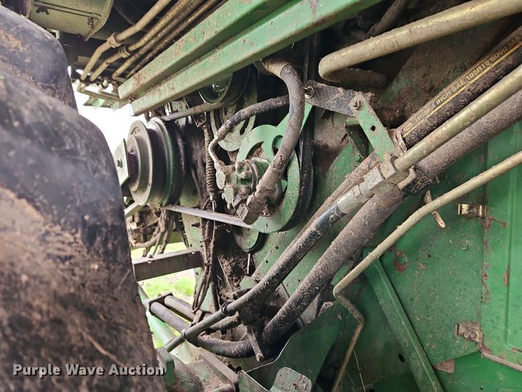 image for item DT7679 1998 John Deere 9610 RWA combine