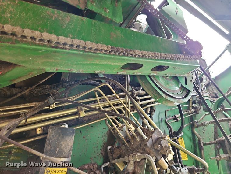 image for item DT7679 1998 John Deere 9610 RWA combine