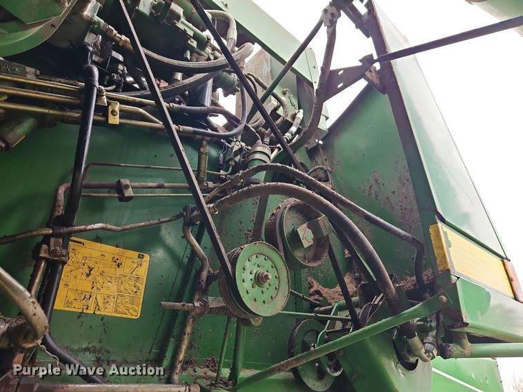 image for item DT7679 1998 John Deere 9610 RWA combine