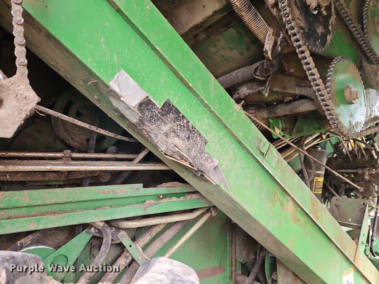 image for item DT7679 1998 John Deere 9610 RWA combine