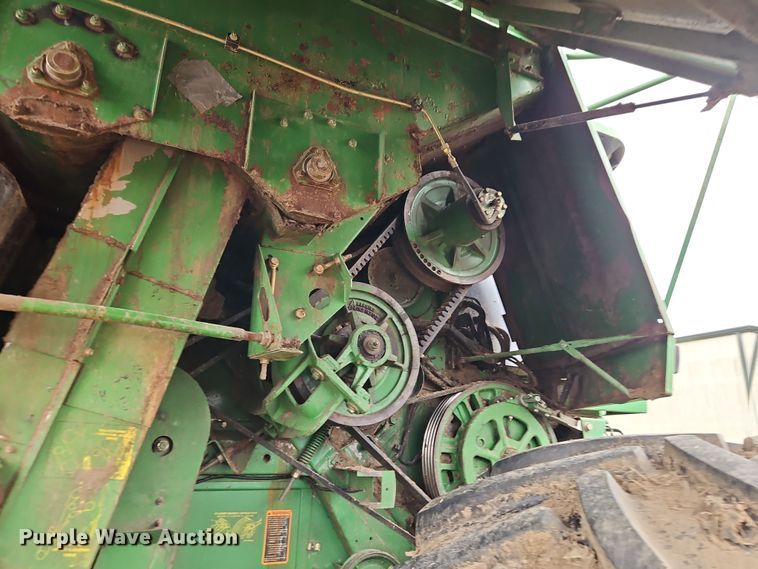 image for item DT7679 1998 John Deere 9610 RWA combine