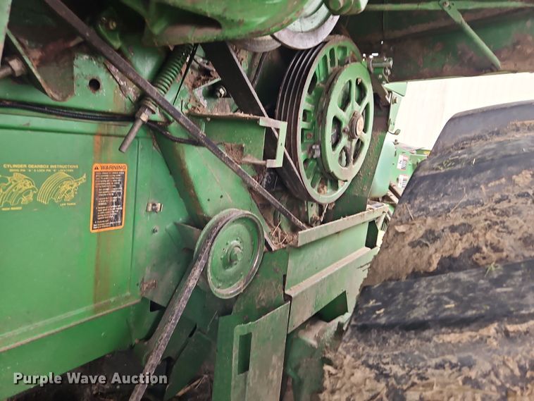 image for item DT7679 1998 John Deere 9610 RWA combine