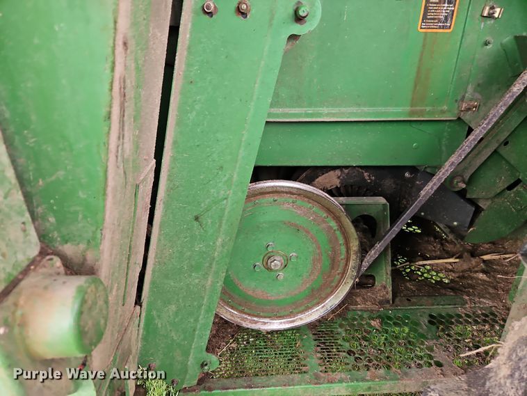 image for item DT7679 1998 John Deere 9610 RWA combine