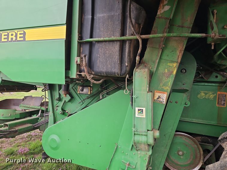 image for item DT7679 1998 John Deere 9610 RWA combine
