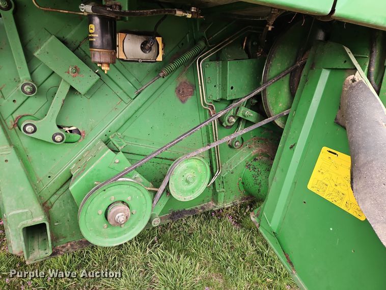 image for item DT7679 1998 John Deere 9610 RWA combine