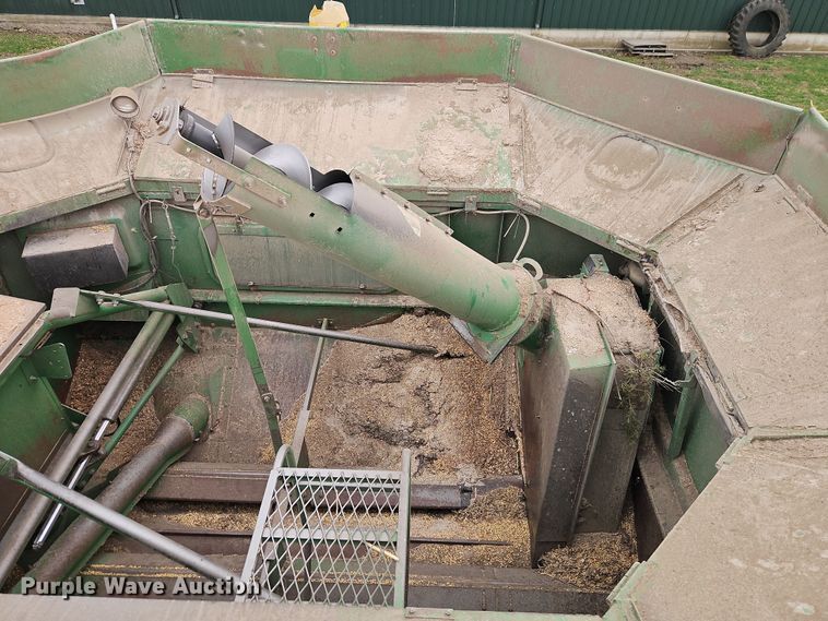 image for item DT7679 1998 John Deere 9610 RWA combine